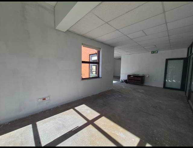 122M² OFFICE TO LET IN SANDTON CENTRAL